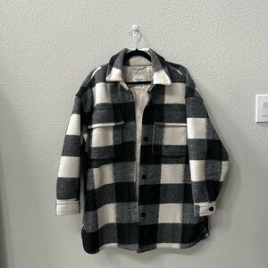 Warm and cozy shacket/jacket from A&F with a black/white/gray checkered pattern